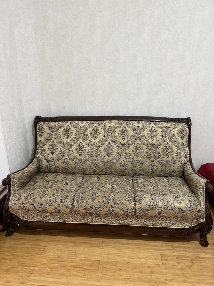 Продам диван с 2 креслами