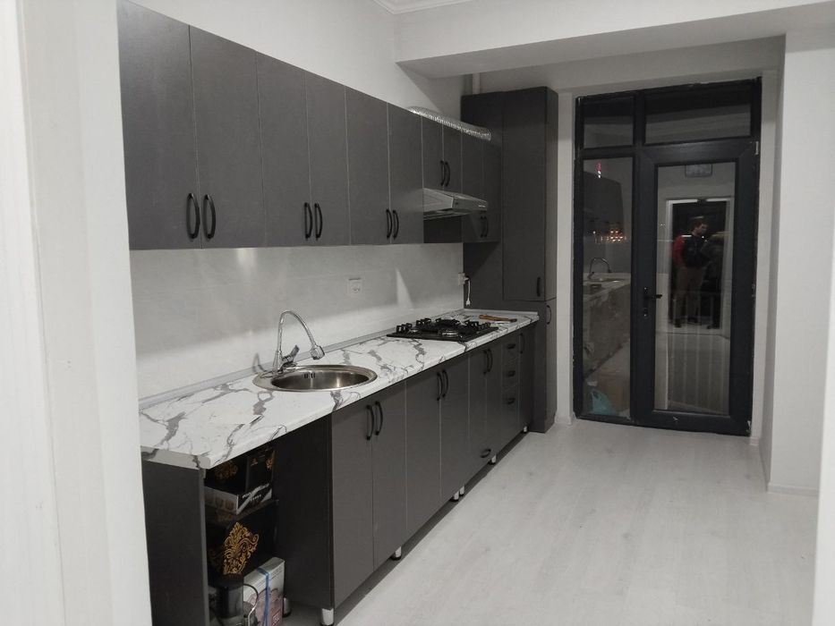 Yawnabod tumani roxat china hausda  kvartira sotiladi Narxi  43000$