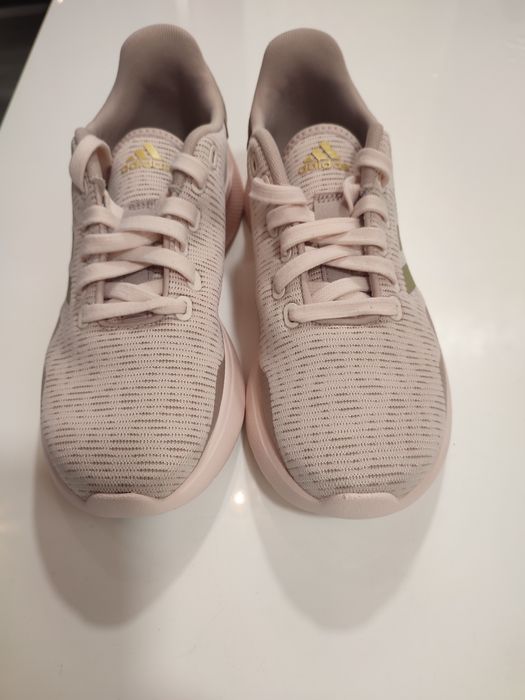 Vând adidas noi nouți