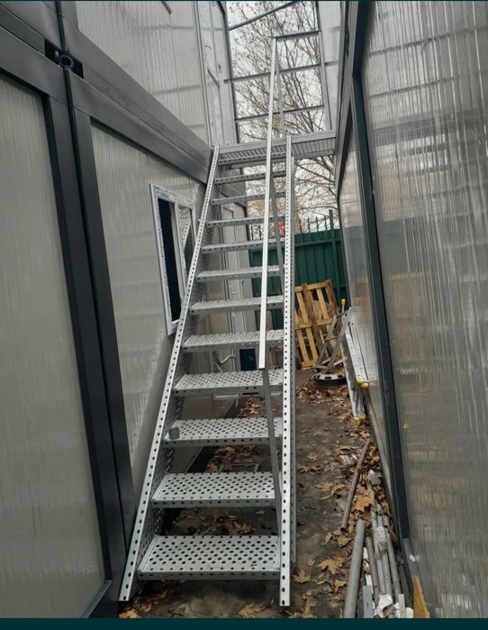 Confectionam scarii metalice zincate exterioare și pentru incendii , p