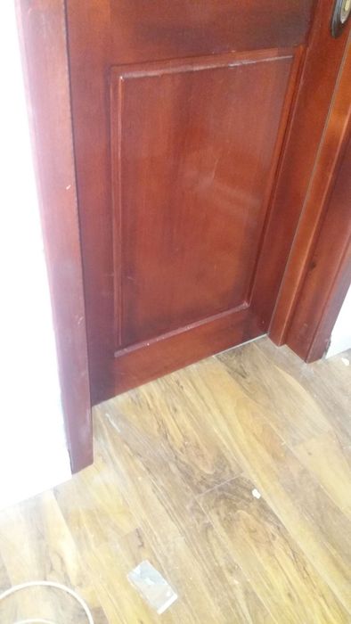 Montaj usi interior exterior. Parchet laminat și mobilă de ori ce fel.