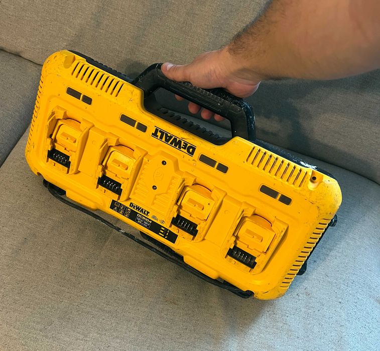 Incarcator DeWalt DCB104 rapid 4 porturi 12V 18V XR Li Ion 8A