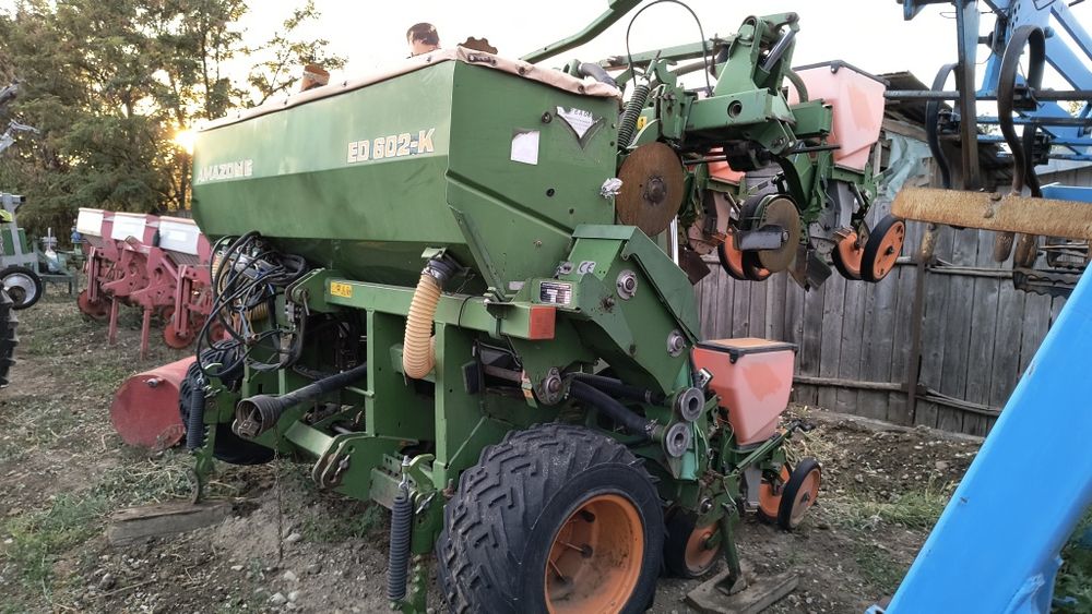 Semănatoare prășitoare Amazone 8r pliabilă