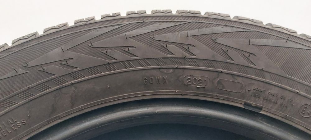 215 65 17 Nokian WR suv4
