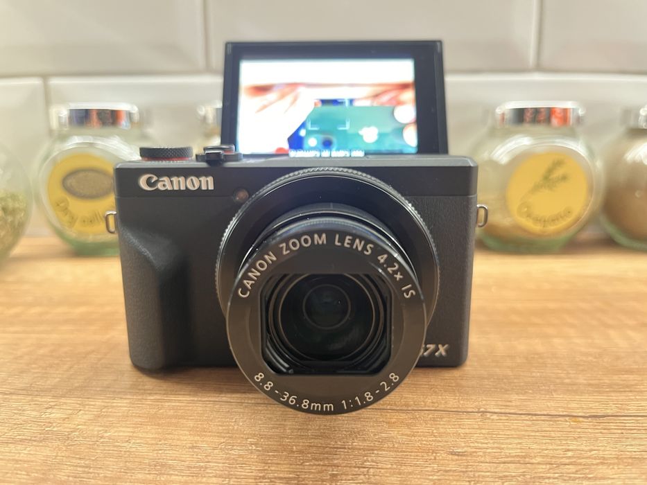 Продавам Canon g7x mark III