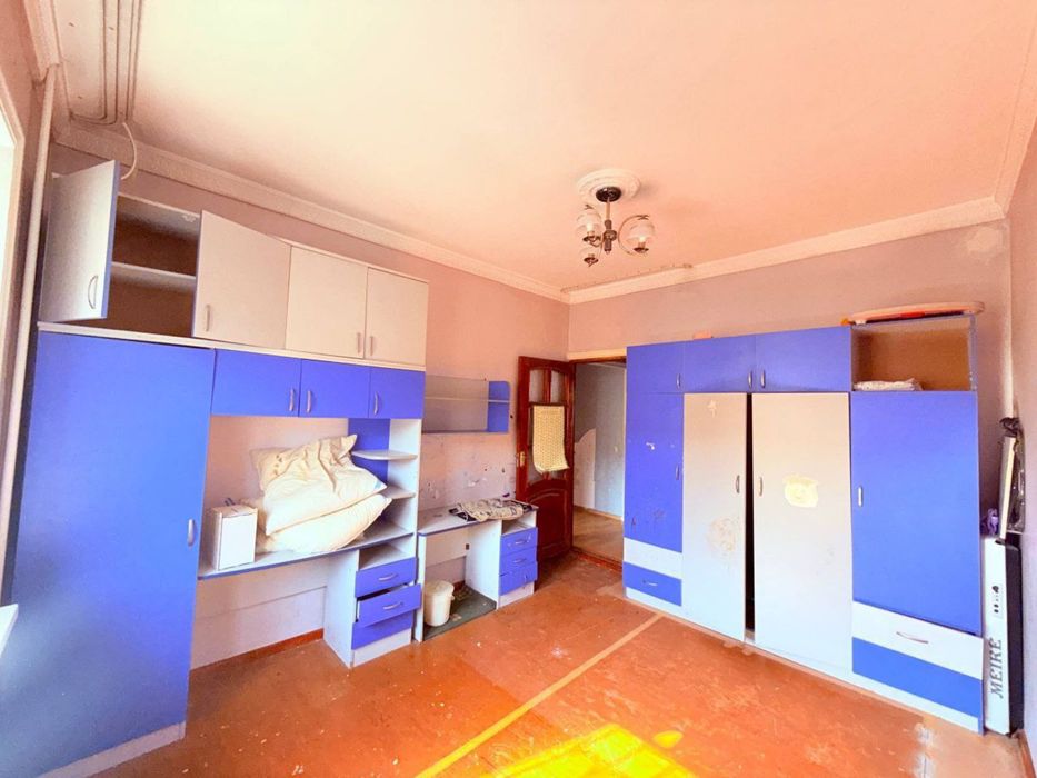 Продаётся 3 комнатная квартира с отличной локатцией