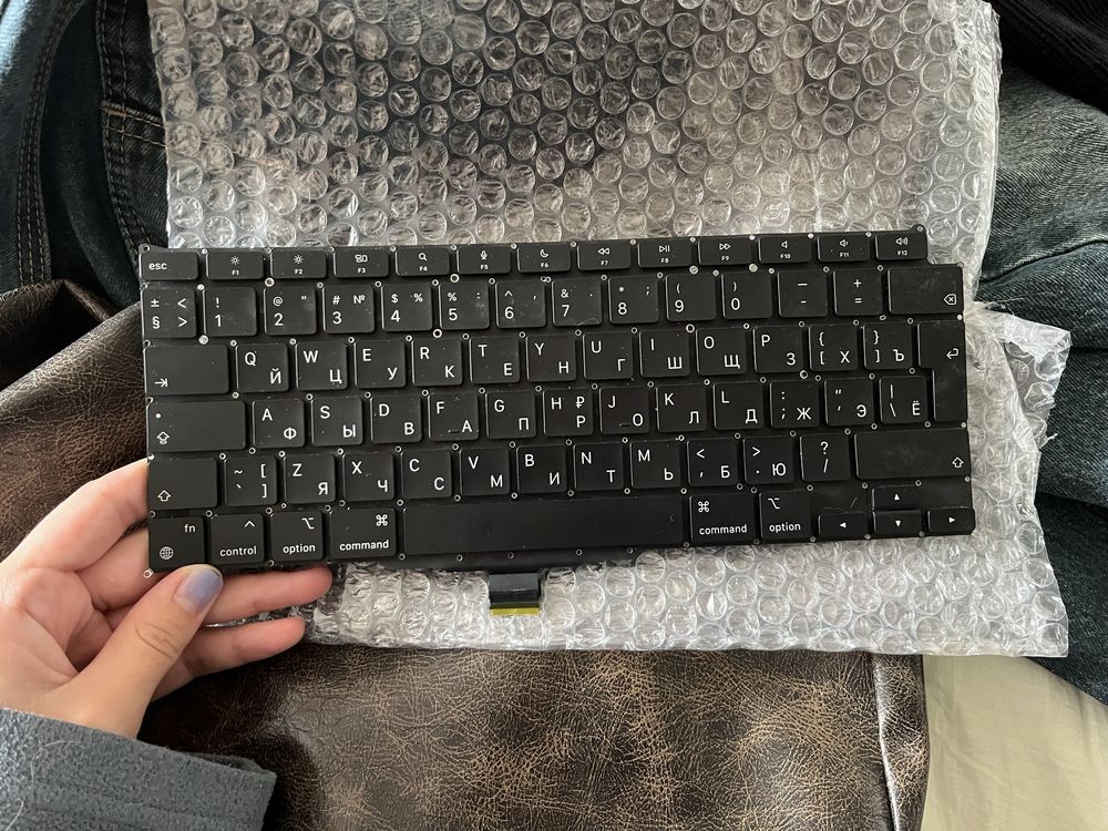 Продам клавиатуру APPLE A2337