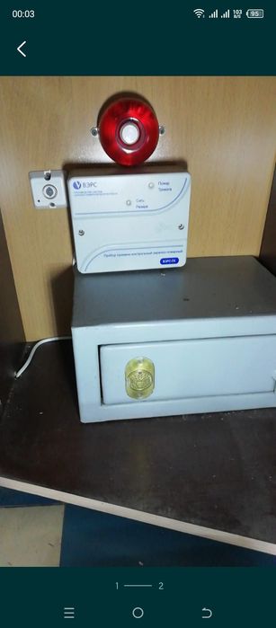 Продам сейф компактный