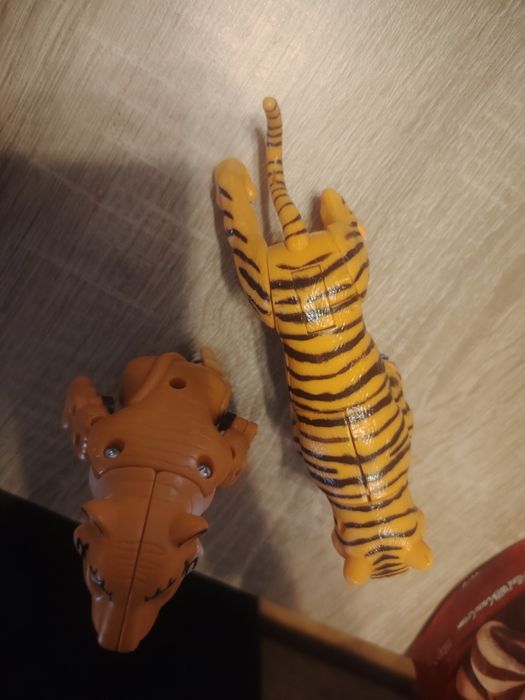 Трансформиращ се тигър-робот