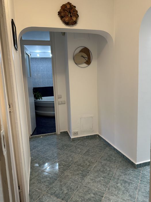 De inchiriat apartament cu 3 camere zona Mall Vitan