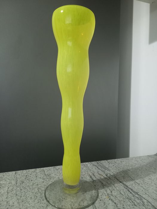 Vaza din rubin autentic inaltimea 40 cm nefolosita
Inaltimea 40 cm
Des
