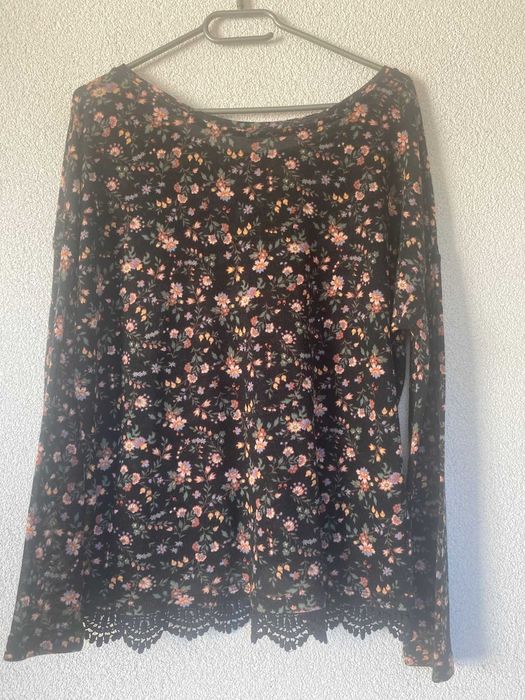 Bluza subtire, negru cu floricele, cu dantela, masura S/M