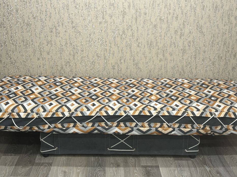 Диван с отсеком для хранения