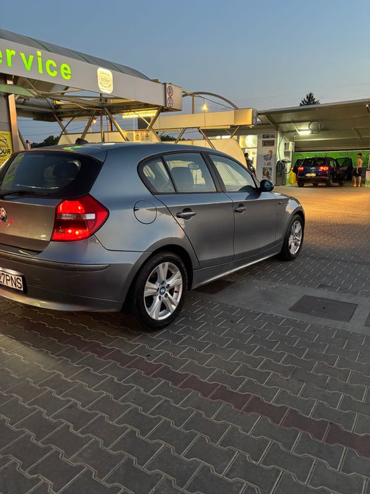 Vând bmw seria 1.