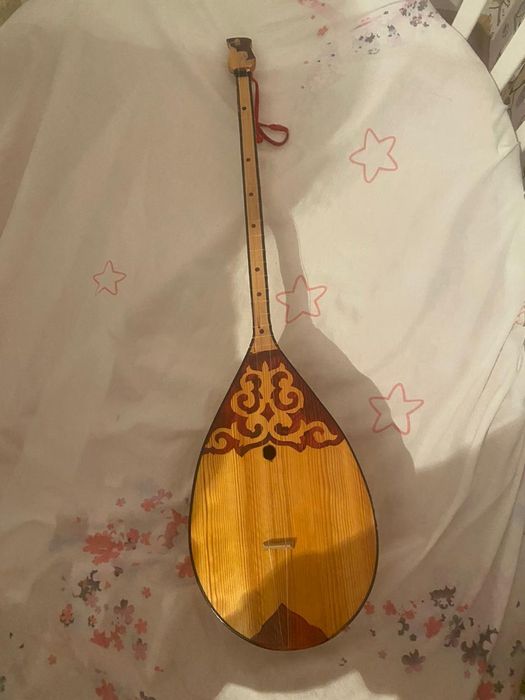 Домбра в хорошем состоянии