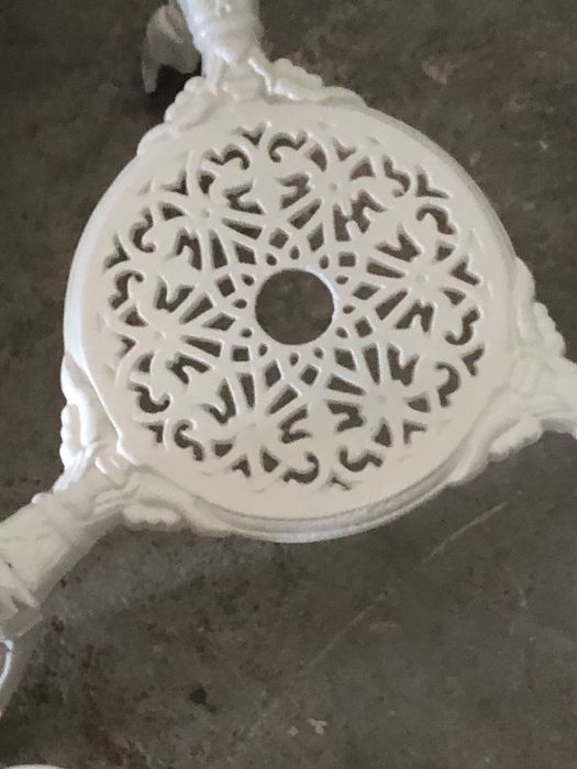 Градински маси и нисък диван