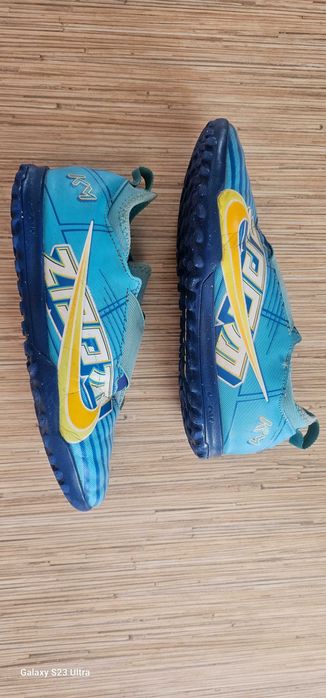 Детски футболни обувки