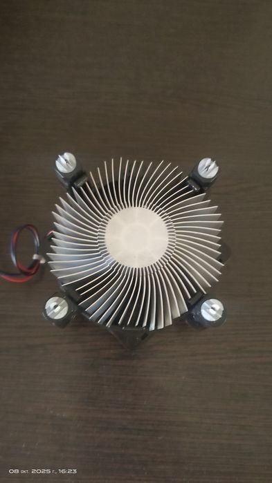 Кулер DeepCool Б/У отлично состояние  все крепления