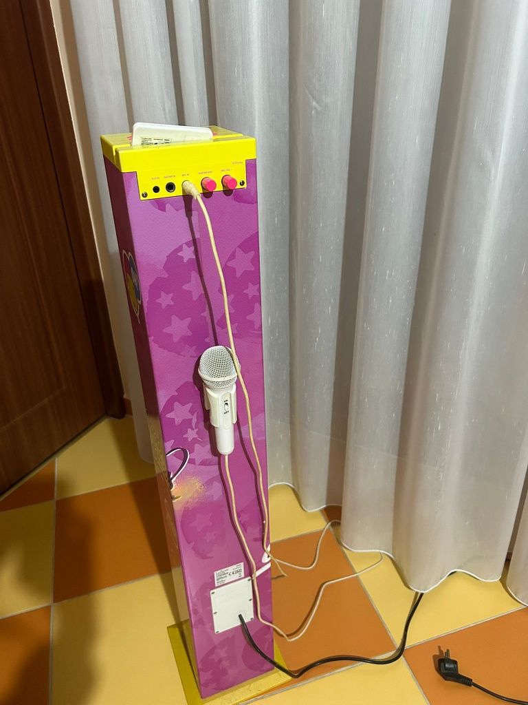 De vânzare.Boxa SOY LUNA 550 de lei,scaun de birou 450 si covoare 350