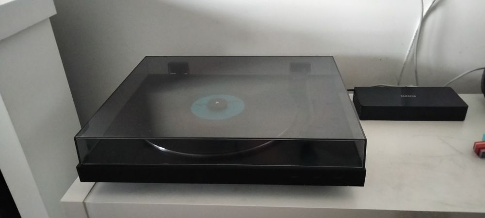 Vând Pick up marca Sony
