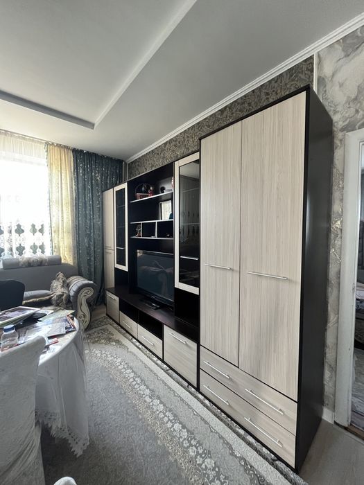 Продам шкаф сервант для гостиной