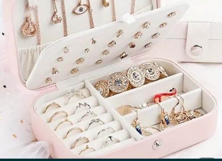 Cutie bijuterii!23 lei,articol nou.