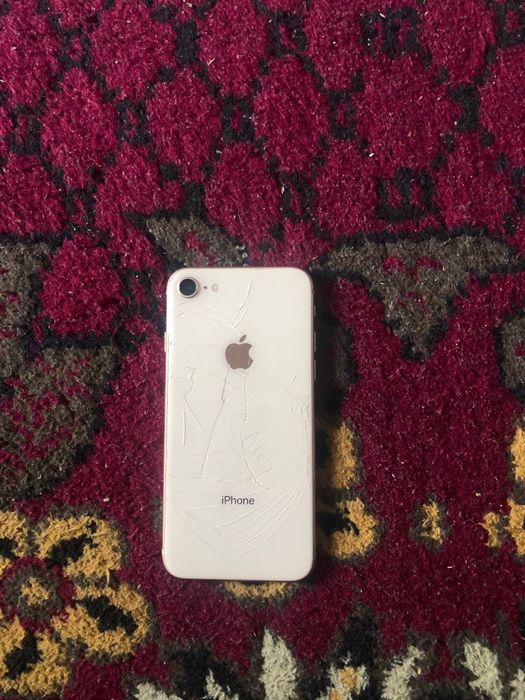 Iphone 8 gold sotiladi