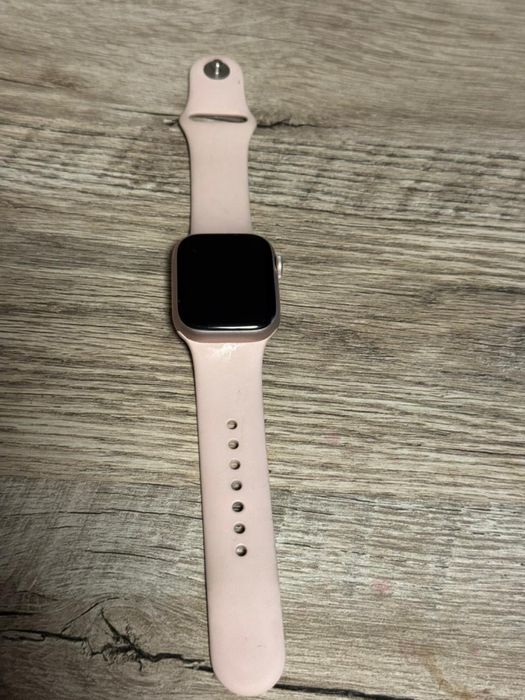 Продам Эпл воч коробка чек всё есть пишите  обмен есть тоже