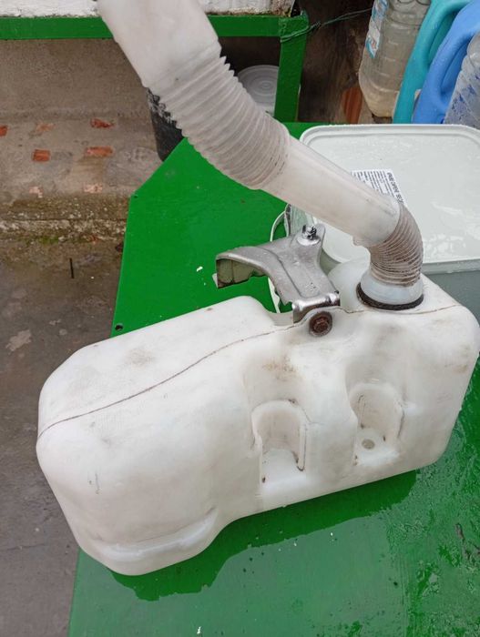 Казанче за течност за чистачки фият дукато 2008 г.