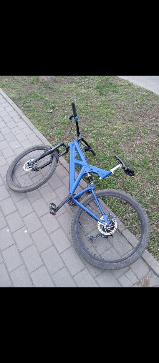 Vând bicicleta full suspension