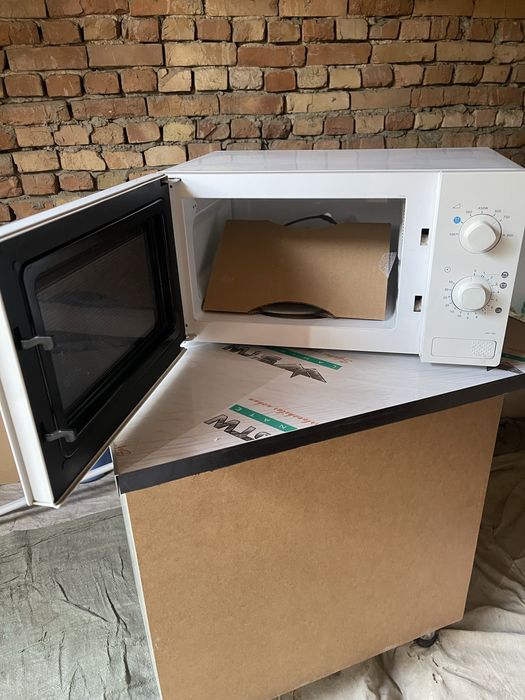 Продаётся Микроволновая печь Samsung MW712BR