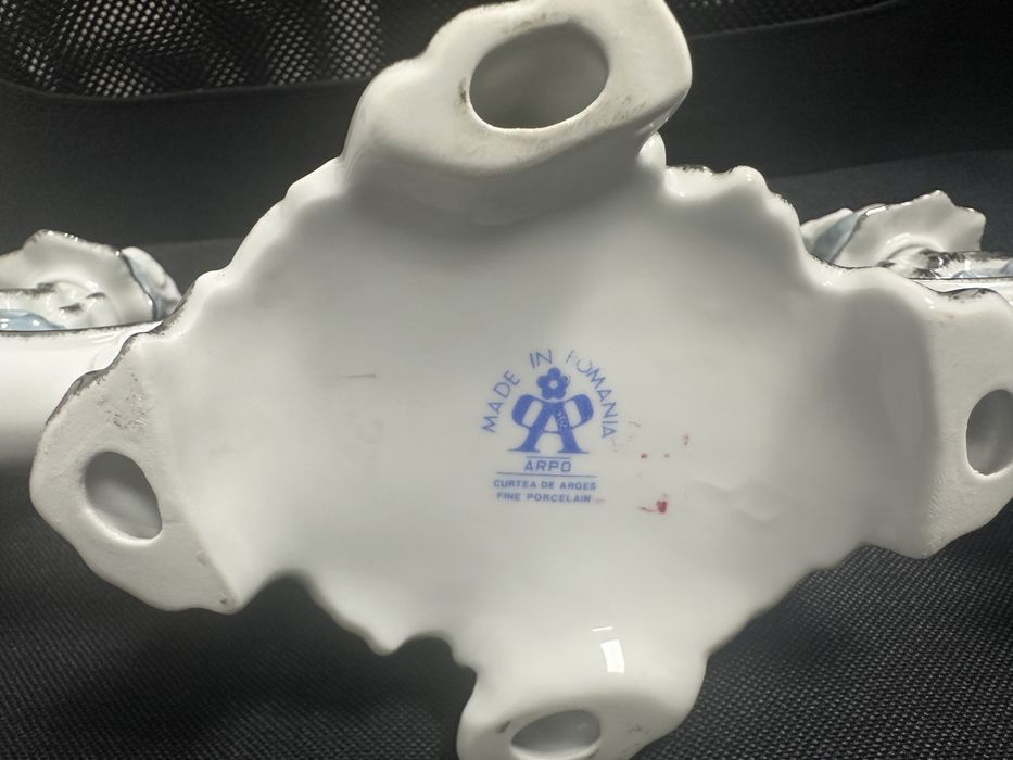 Sfesnic cu 3 brate din portelen fin Arpo