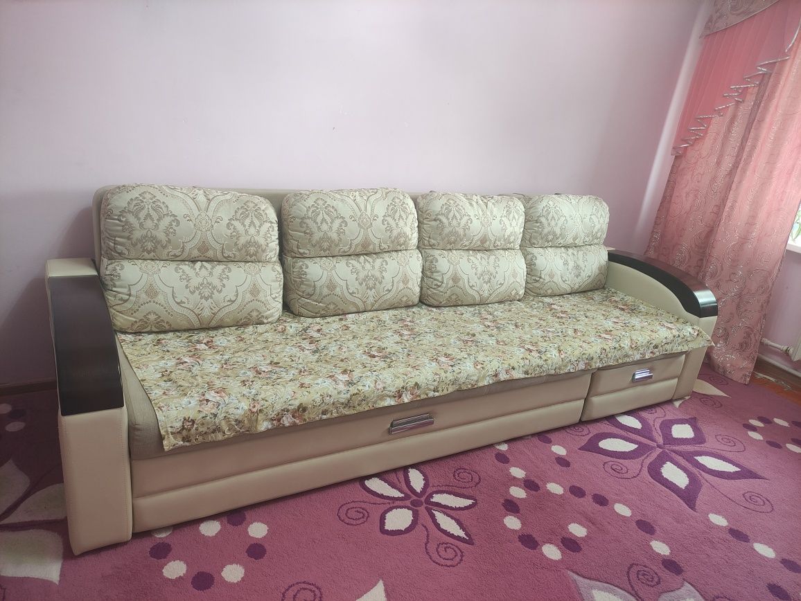 Продам диван почти новый