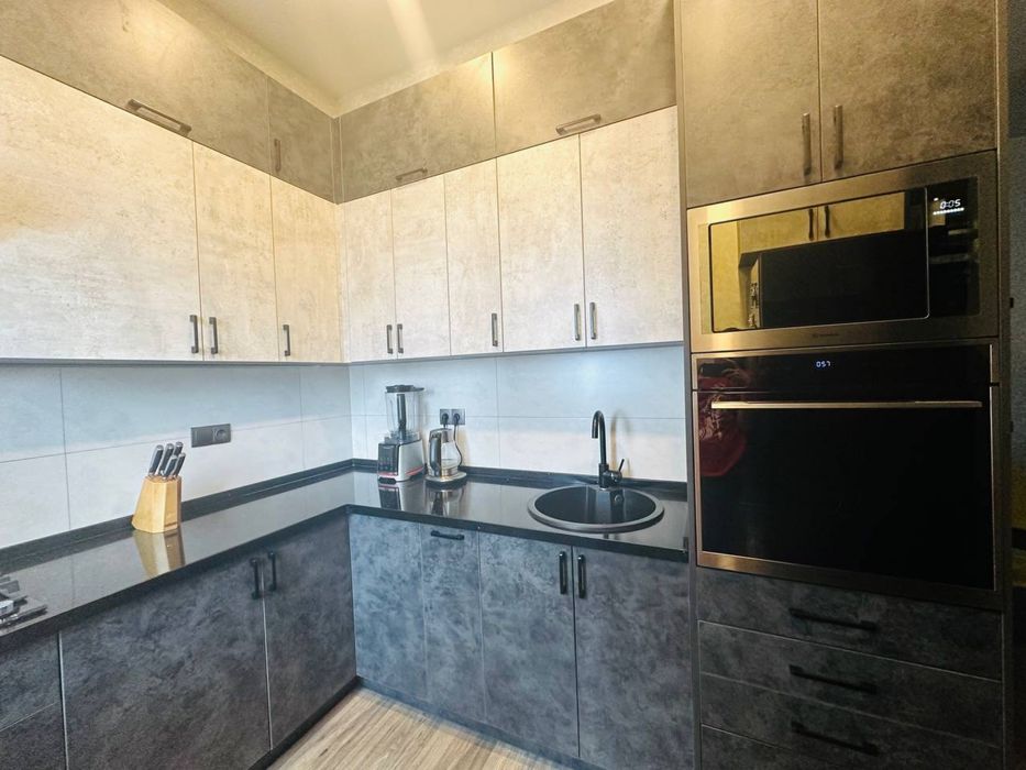 Сдается в аренду 3-х комнатная квартира. Ул Бабура 16, сталинка