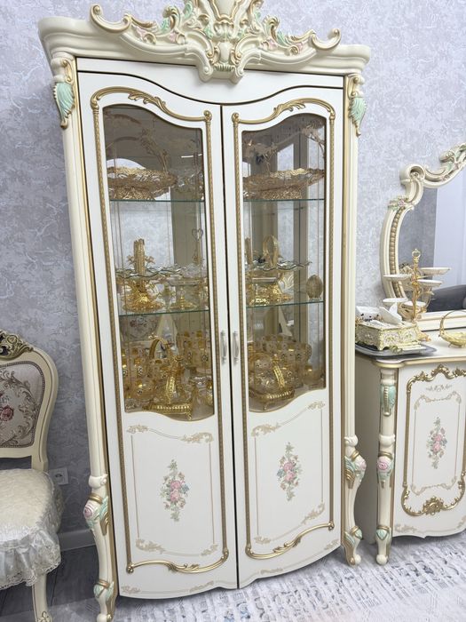 Стенка , стол и стулья 22шт