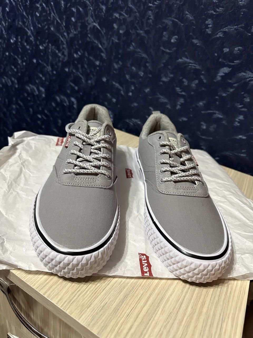 Levi's men's sneakers us9