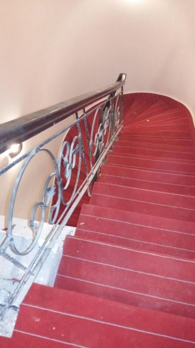 Montaj mocheta si covor Pvc cât și curățat profesional mocheta