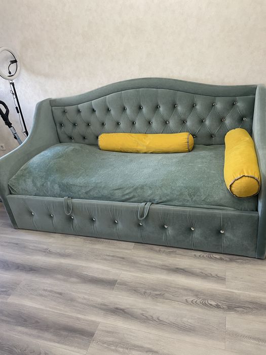 Продам детскую кровать- диван