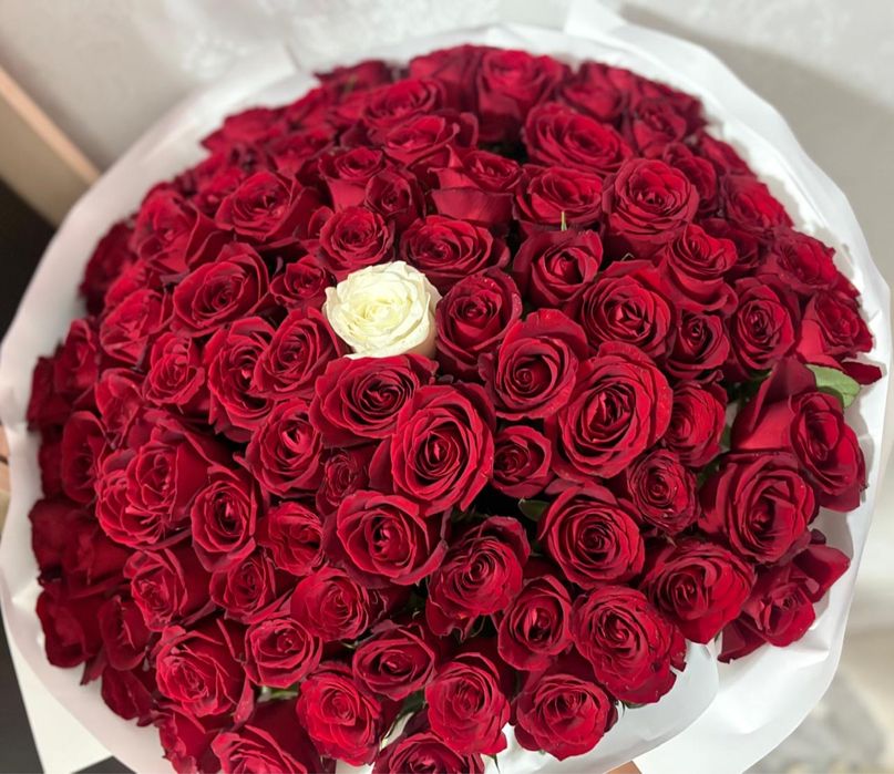 Шикарный букет роз из 101 розы