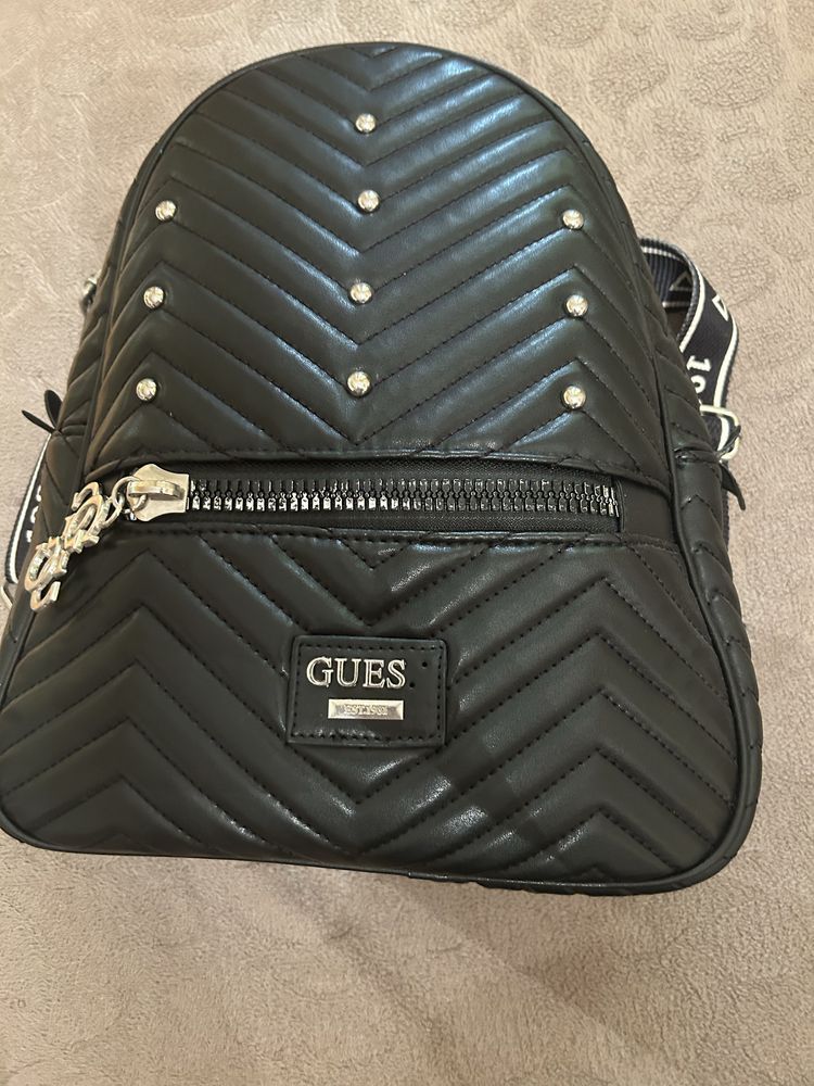 Кожена раница guess.