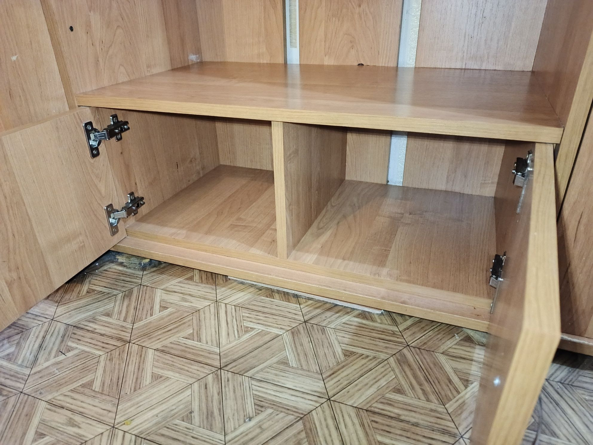 Продам прихожую 2.4 м.