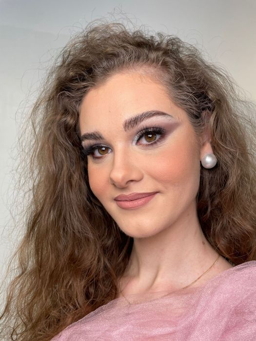 Makeup artist Mirela Tudor.