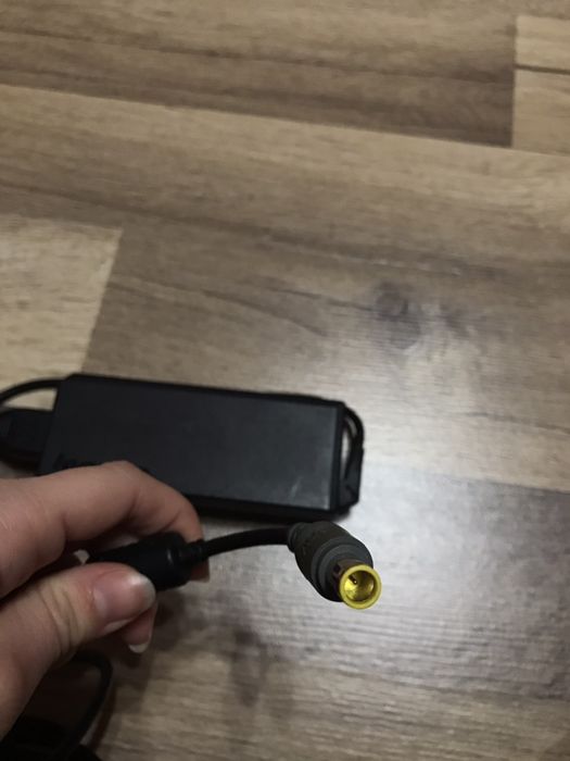 Incarcator laptop lenovo mufa rotunda 90w 20v original