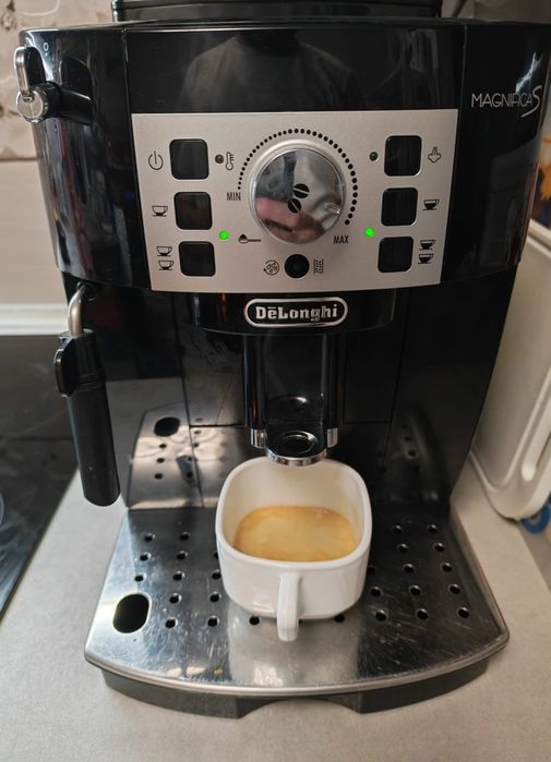 Aparat de cafea , Espressor DeLonghi magnifica s