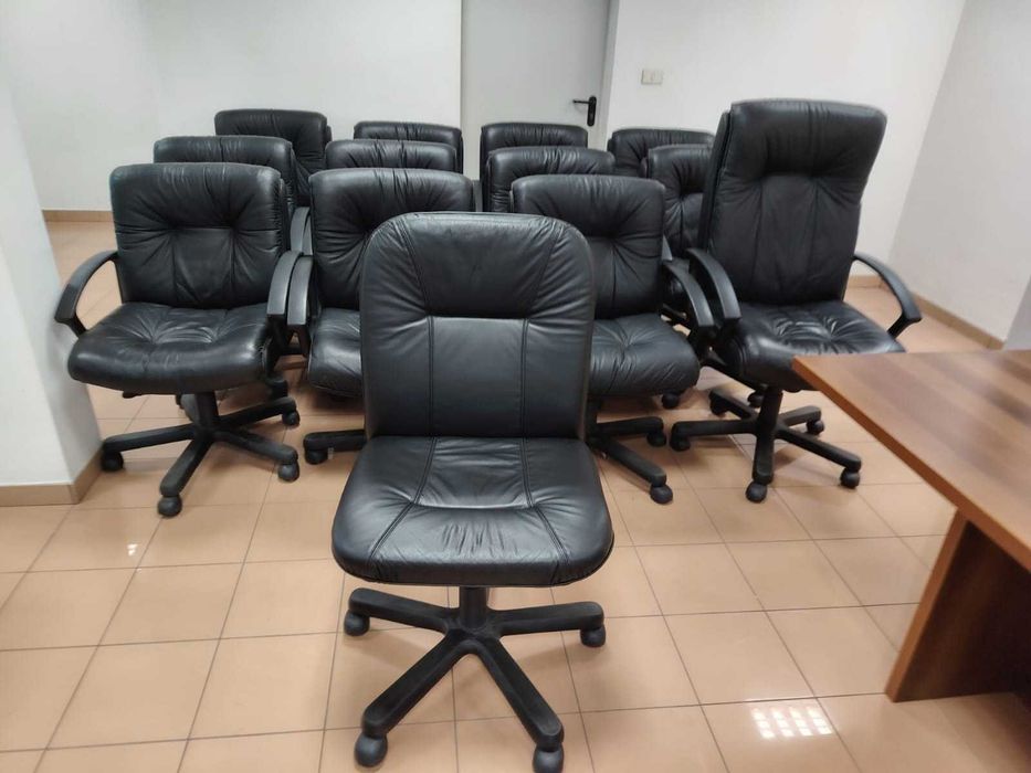 Офис Столoве Естествена Кожа 11 Заседателни 1 Директорски Стол