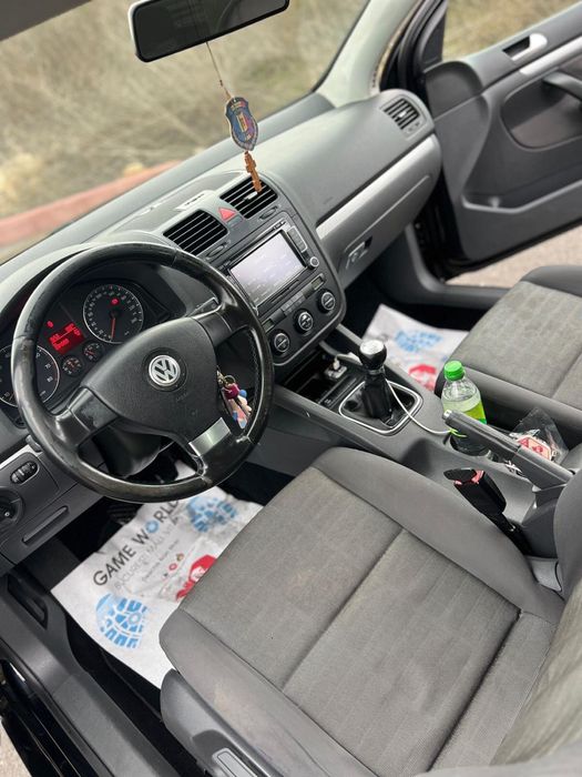 Vănd VW Golf 5 1.6 MPI GPL