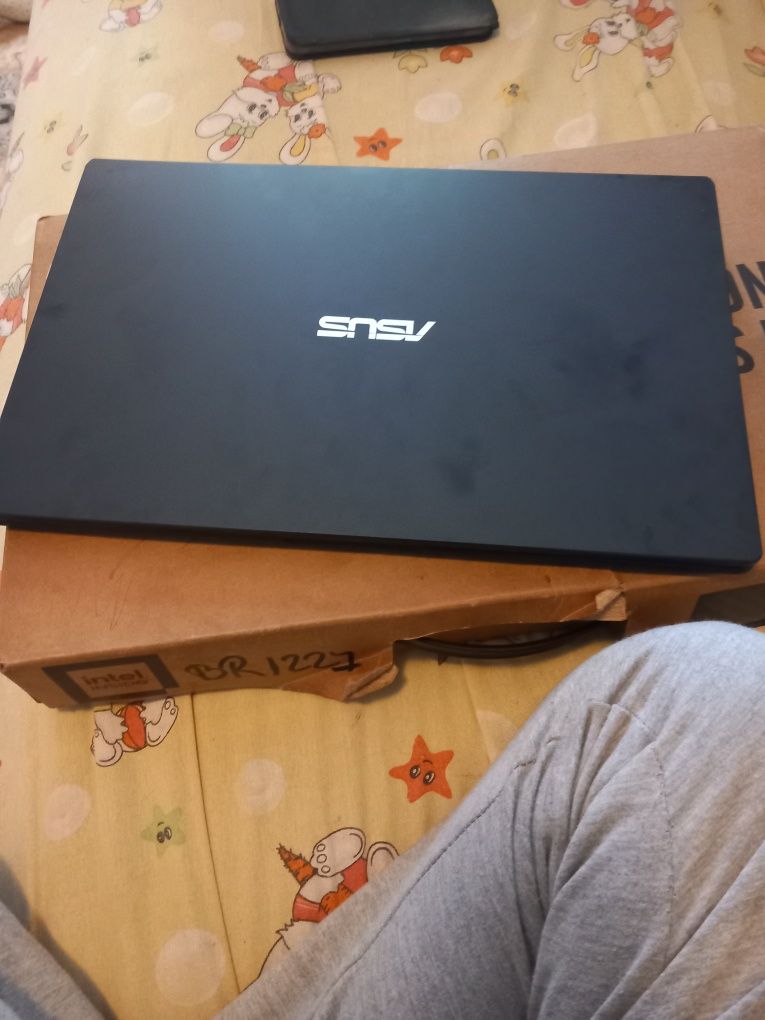 Laptop Asus ca nou