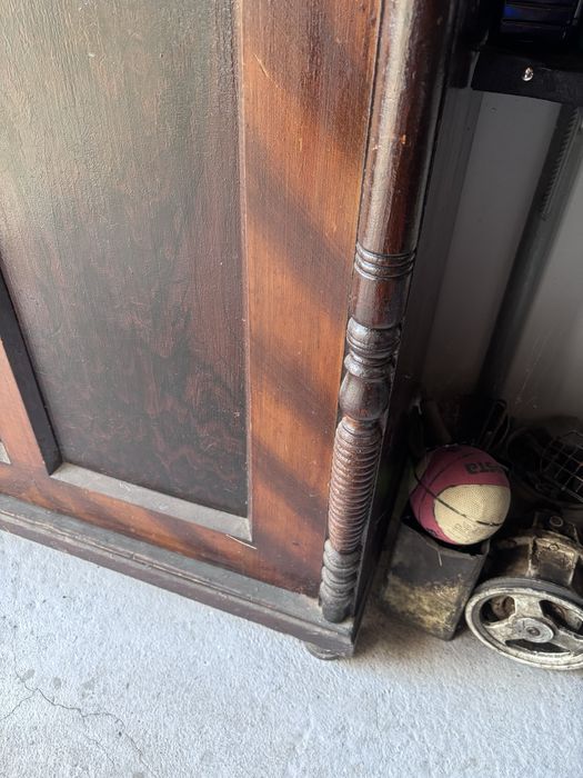 Vand dulap antic cu o singura usa