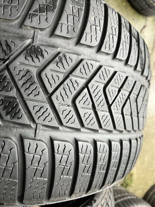 275/35/21  pirelii 2022