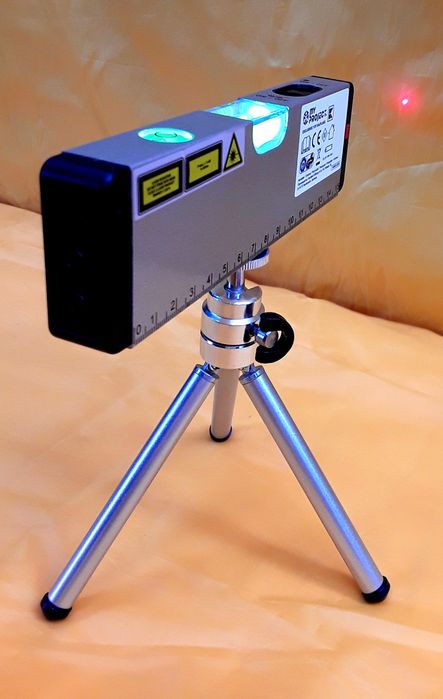 NIVELĂ cu LASER si stativ cu înălțime reglabilă NOUĂ - 50 Lei